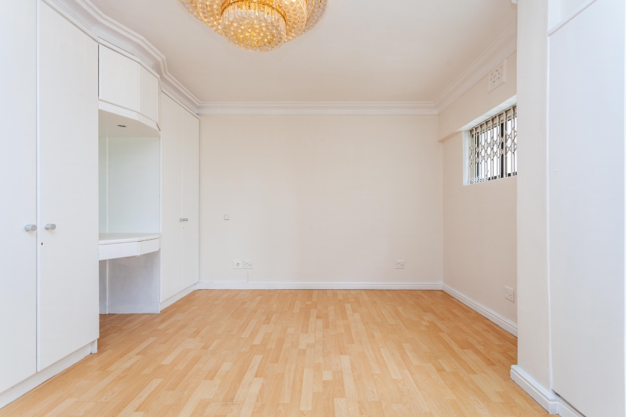 3 Bedroom Property for Sale in Sea Point Western Cape